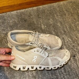 On Cloud Running Women’s Running Shoes size 7.5